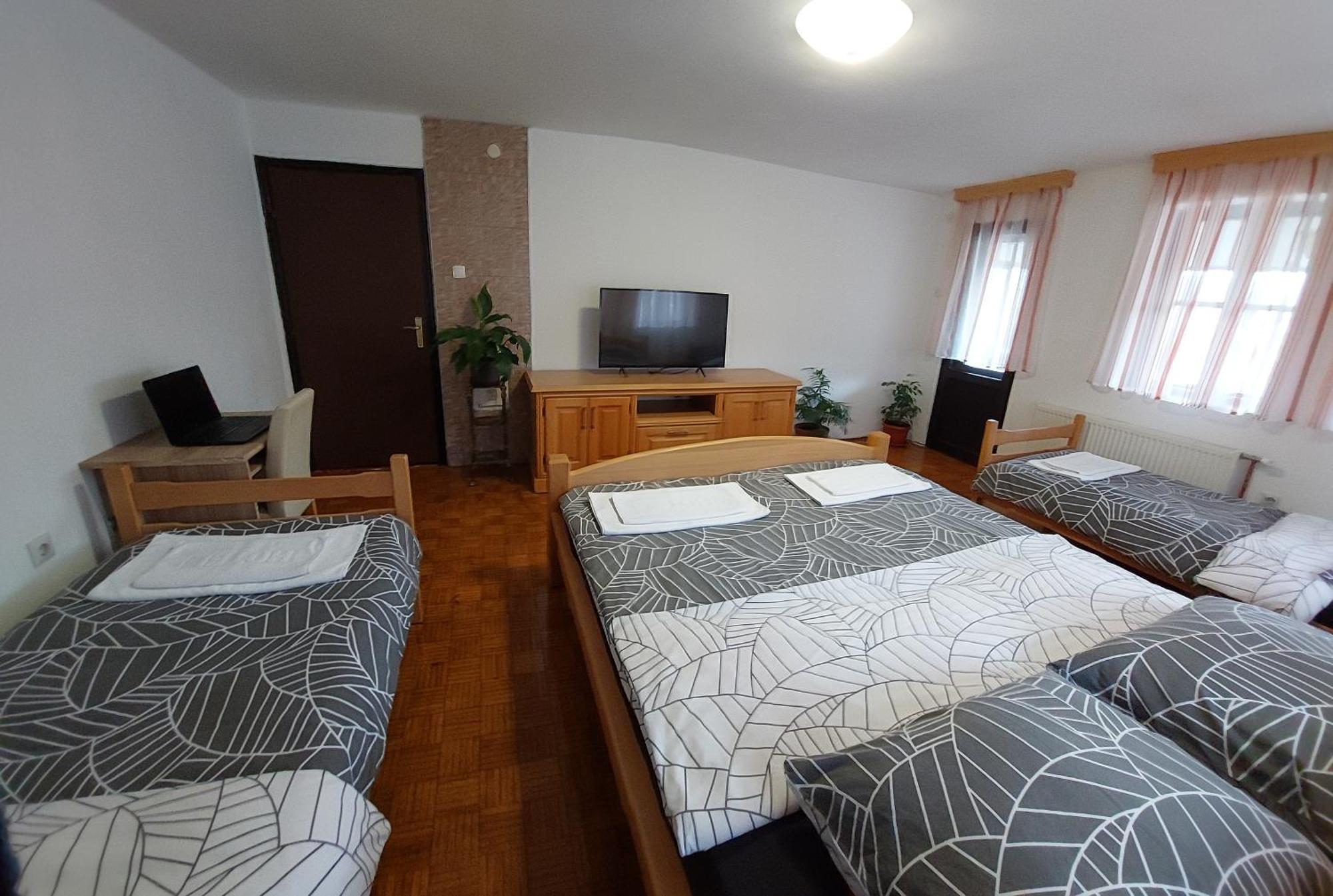 Panorama Travnik Aparthotel Rom bilde